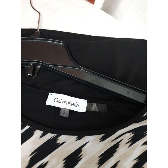 Calvin Klein Geometric Animal Print Short Sleeve Top - Picture 12 of 12